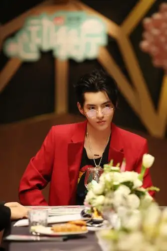 吴亦凡红色中国风酷帅写真图片89