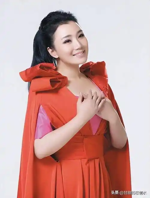 《我的我们节》等歌曲,音色纯朴,独有特色,被称为我们三大女中音之一