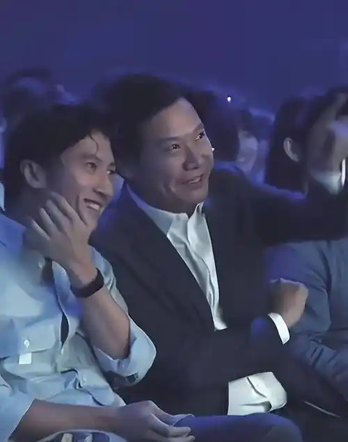 原创谢霆锋自曝没放弃演艺生涯做美食是爱好新剧自己当导演