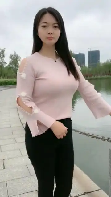 留守农村的微胖美女,成熟稳重有气质,娶回家旺夫有面子