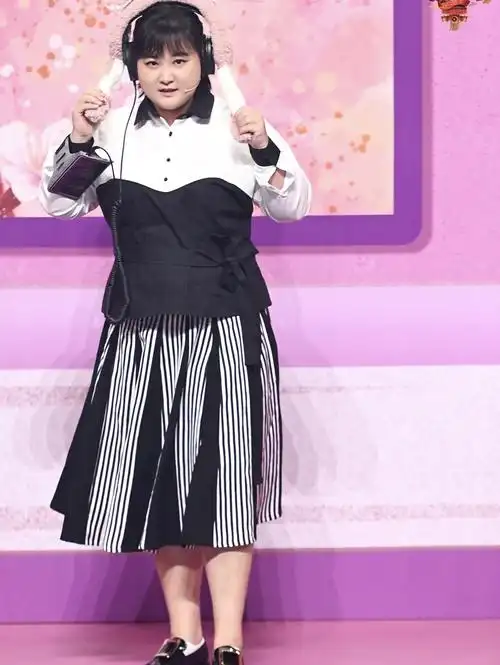 贾玲又胖了!宽松雪纺纱裙都挡不住大象腿,网友:真的该减肥了