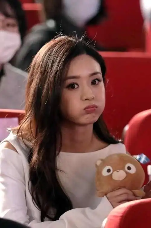 范冰冰 范冰冰的保养功力一直十分优异,肤白貌美性感甩发,嘟嘴卖萌