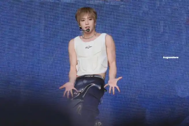 余景天tony超话  240602   香港waterbomb音乐节90  你创造粉色波光