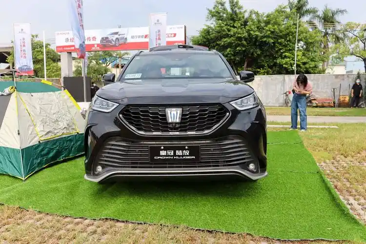 操控有惊喜 越野能力有提升 场地试驾皇冠陆放!_太平洋号