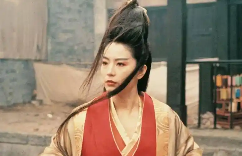 女侠林青霞近照暴瘦,一头短发英气十足,完全不像近70岁的人_电影_网友