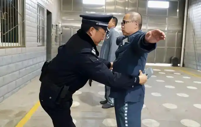 罪犯|入狱_网易订阅