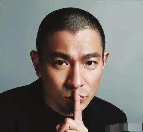 每一款都非常帅气,网友:最喜欢偏分_娱乐频道_东方资讯 光头刘德华