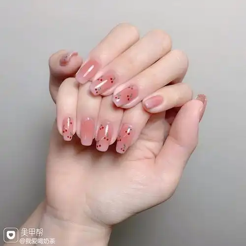 粉色延长甲水果樱桃方圆形渐变美甲图片