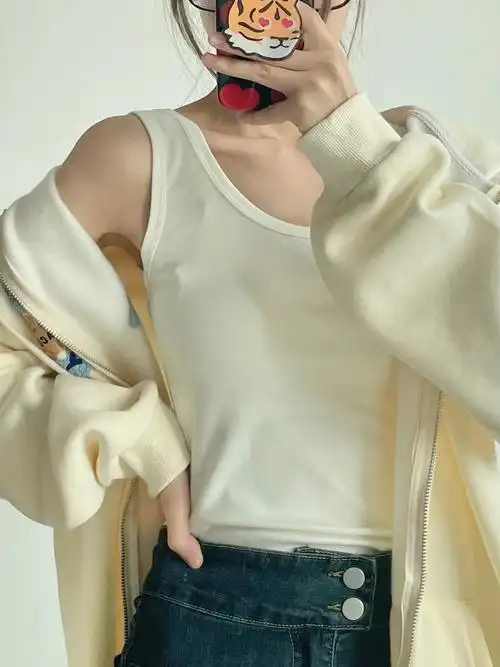 超好穿的内搭小背心春夏必入单品