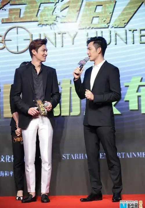 韩国明星lmh官方身高187,钟汉良几乎和他一样高.