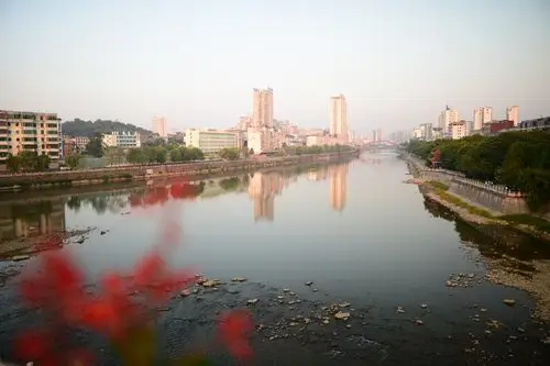 2019年10月1日,中华人民共和国成立70周年,日出映照下的宜春秀江河畔