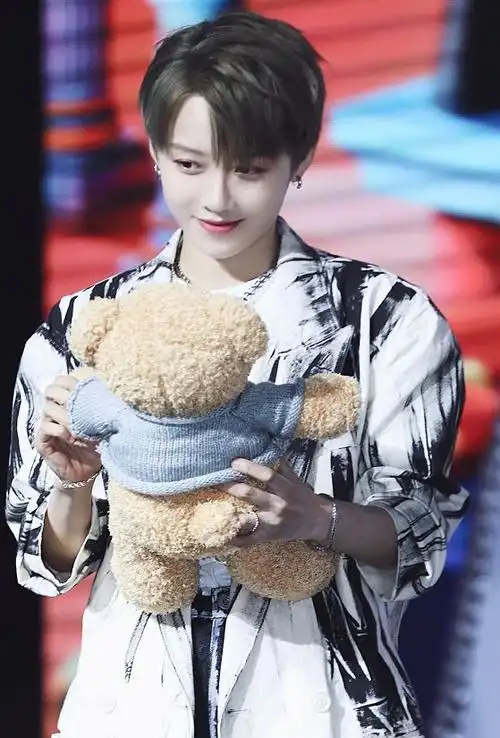 刘雨昕代言内衣,大秀马甲线突破自我,看到身材羡慕了!