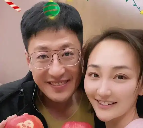 曾被誉为"抗日神剧专业户演员"的于震因涉嫌家庭暴力而被其前妻起诉至