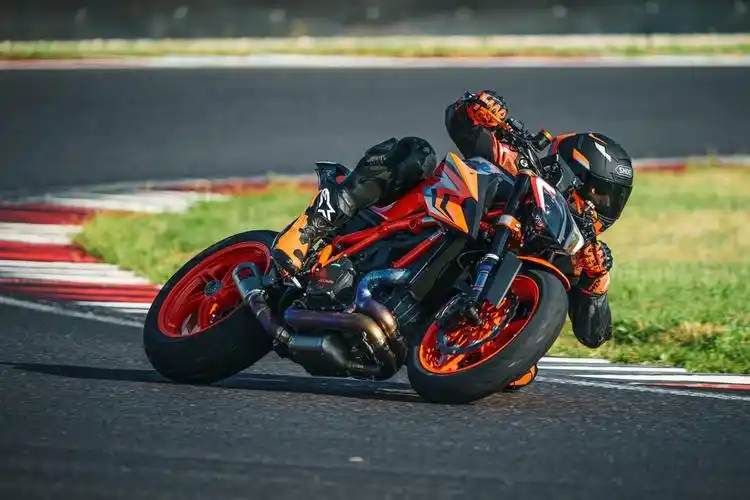 ktm 1290超级公爵海外发布_新车新品_资讯中心_全球摩托车网