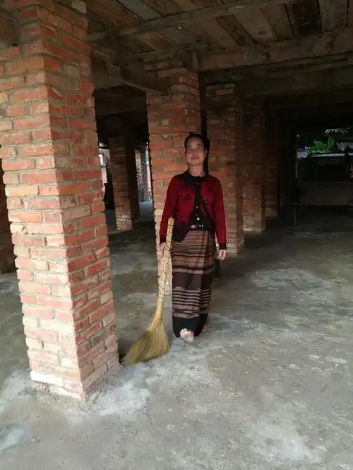 傣族女人常年赤脚