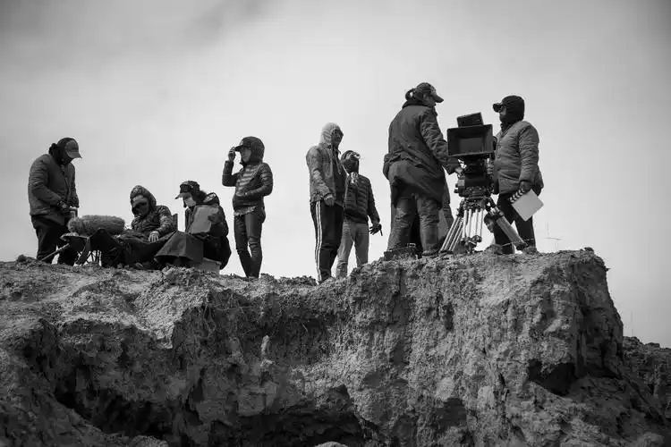 这个导演拍了一部"复仇"电影 正面pk《复联4》