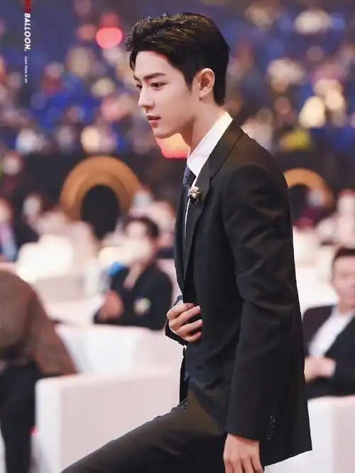 肖战活动出发路透#啊啊啊啊这个大背头我是真的可以!