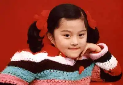 范冰冰儿时百日照曝光 童年清秀可爱惹人怜(组图)(6)