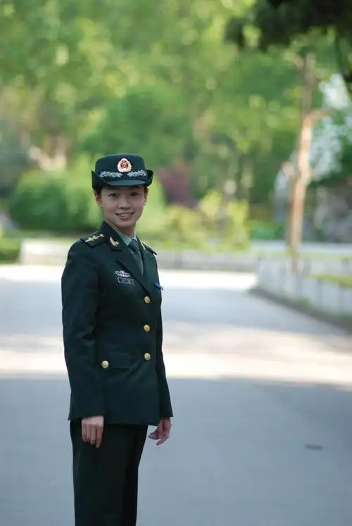 漂亮的女军官