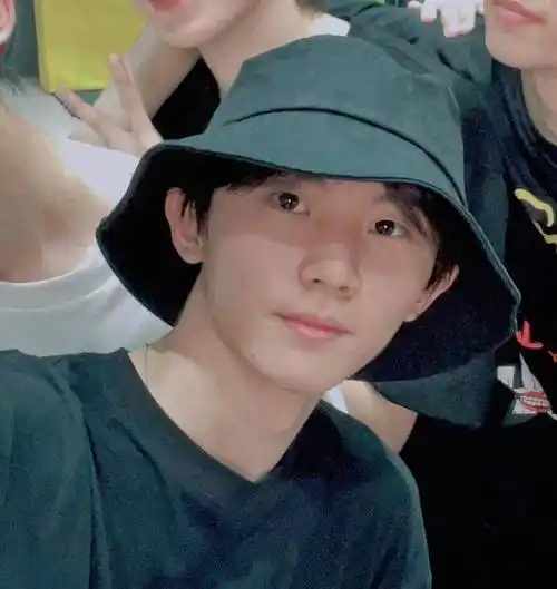 团自拍素颜照,7位成员同框超有青春感,宋亚轩好奶萌_状态_弟弟_马嘉祺