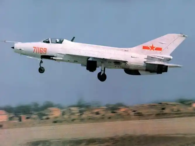 歼7单座单发超音速喷气式战斗机