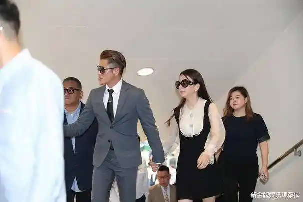 郭富城老师,1965年10月26日出生于中国香港,祖籍广东东莞.