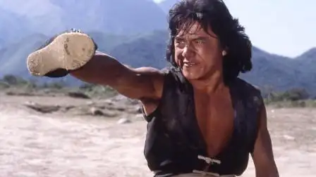 成龙片酬从几千变百万,拍摄新片时意外溺水,武打演员太敬业了!