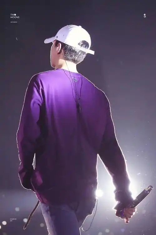 ulyze-13背影吴世勋