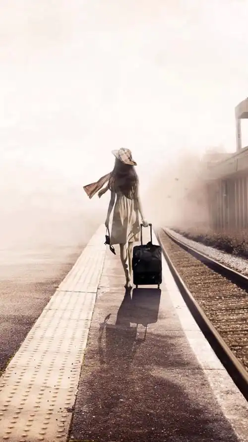 一个人旅行.背影是如此的孤独.