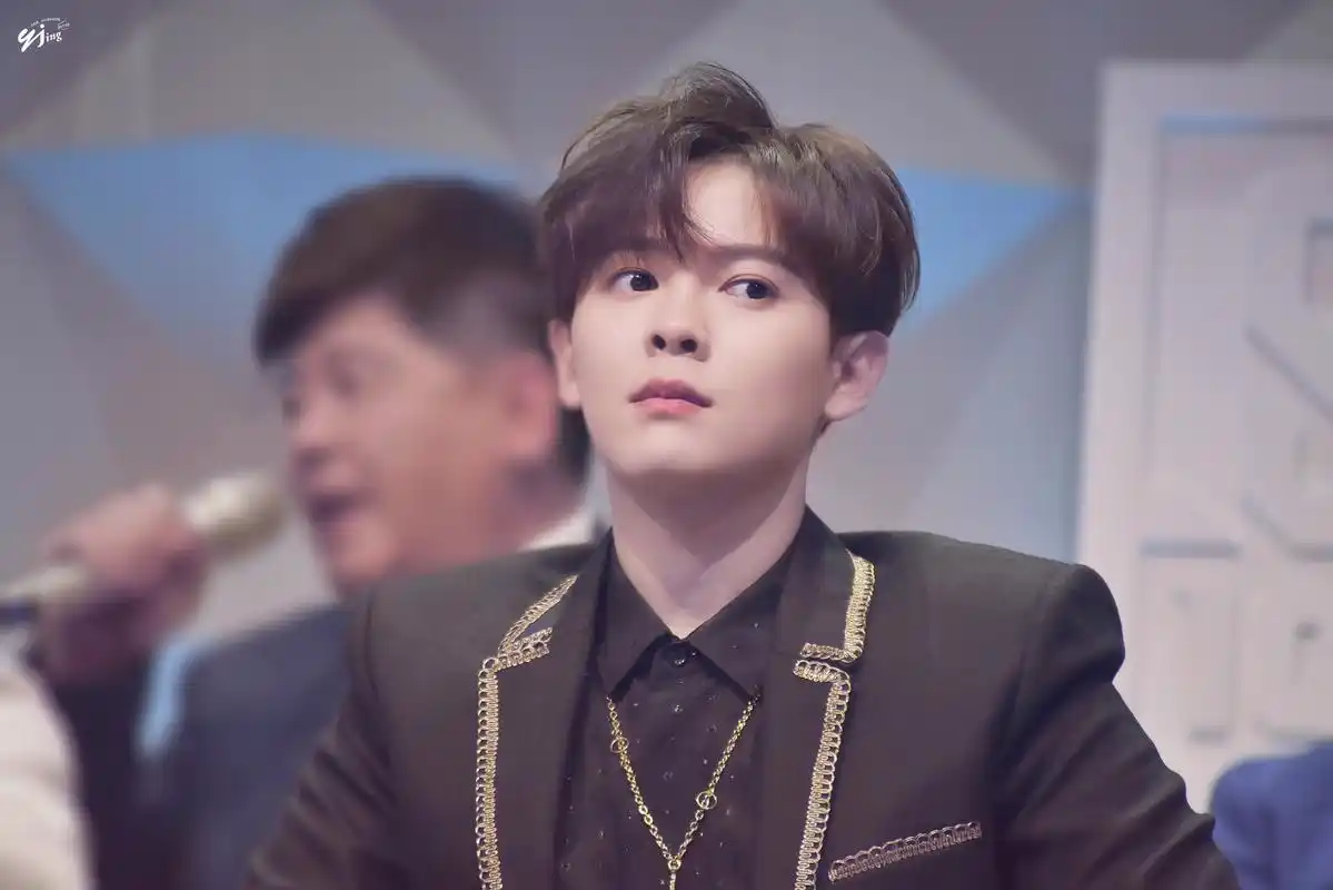 尤长靖出道一周年快乐  *图片*18/190406出道日&一周年高清9p