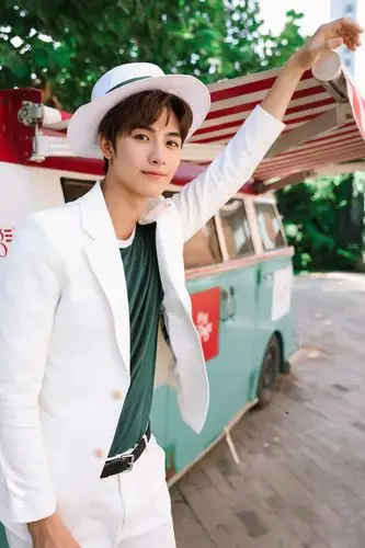 黄俊捷新剧来到你的世界今日开播打破次元壁出演漫画男主