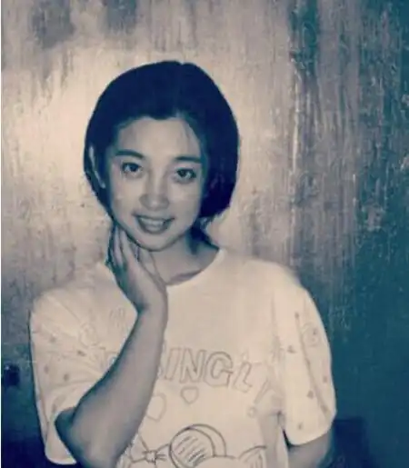 李冰冰成名前旧照曝光,长发飘飘身材窈窕,模样十分青涩