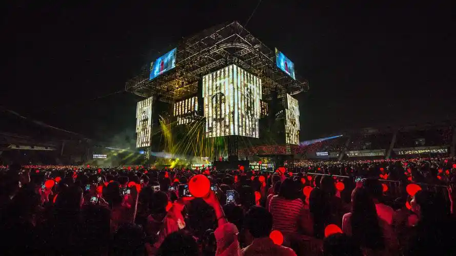 服装造型舞台氛围都精心准备,有几首只在演唱会才会唱的保留曲目