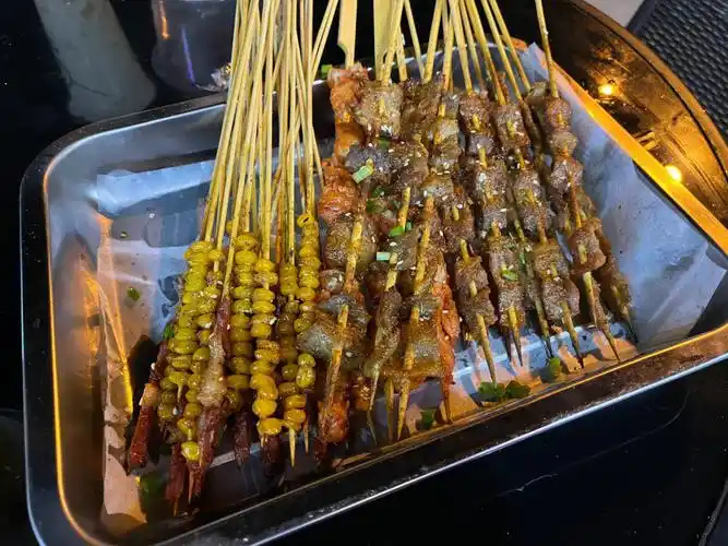 在夏天的尾巴吃烧烤