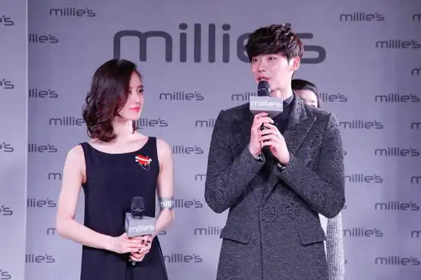 李钟硕如何评价刘诗诗 两人携手出席活动点燃春夏魅力