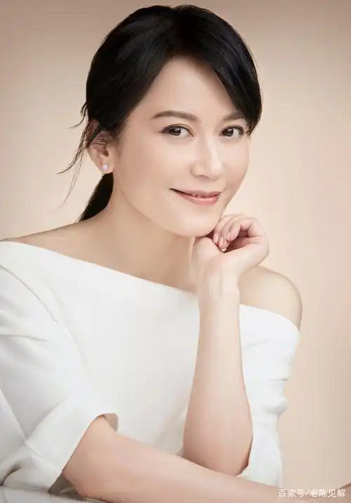 风韵不减当年的俞飞鸿越来越妩媚动人了