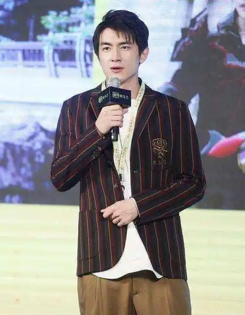 林更新回应吻完赵丽颖就跑的原因,莫非是赵丽颖吃了大蒜_楚乔_女朋友