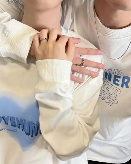 不露脸情侣照就这么低调官宣不过分吧