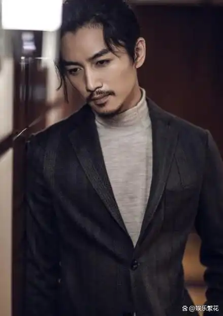 男星留胡子好像整容,陈柏霖更具男人魅力,陈晓看着稳重,博学