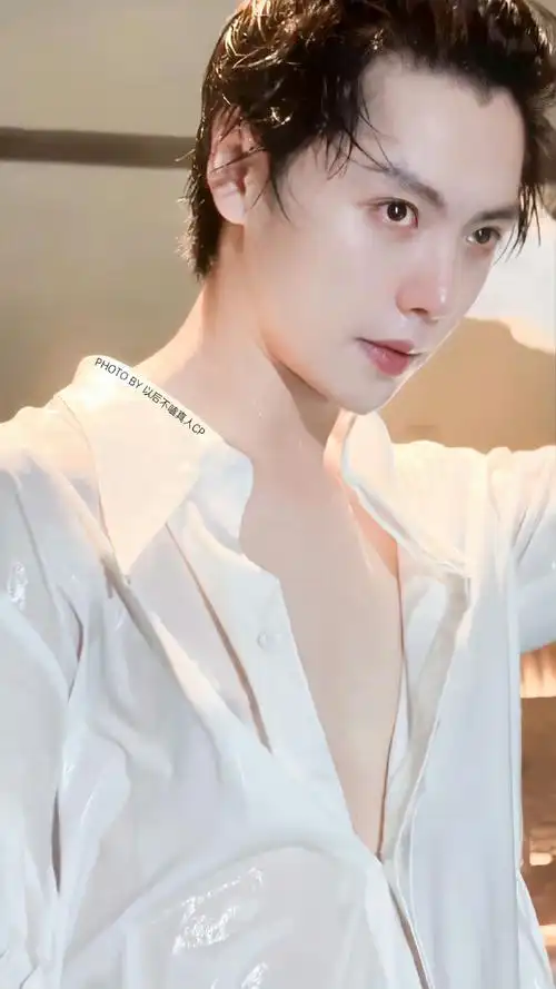 肖宇梁壁纸#xyl#肖宇梁人间甜豆#月亮可以为我作证