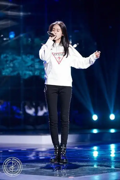 张碧晨天籁全新改编《花心》 私服彩排显干练