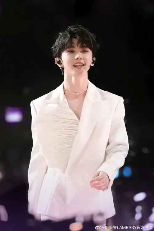 lamerry 24ss秀款婚纱时装时代少年团队长马嘉祺亮相舞台#lamerry