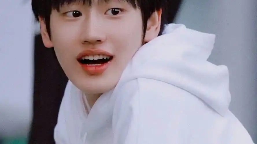 ak刘彰颜值向是帅彰才不是丑小鸭