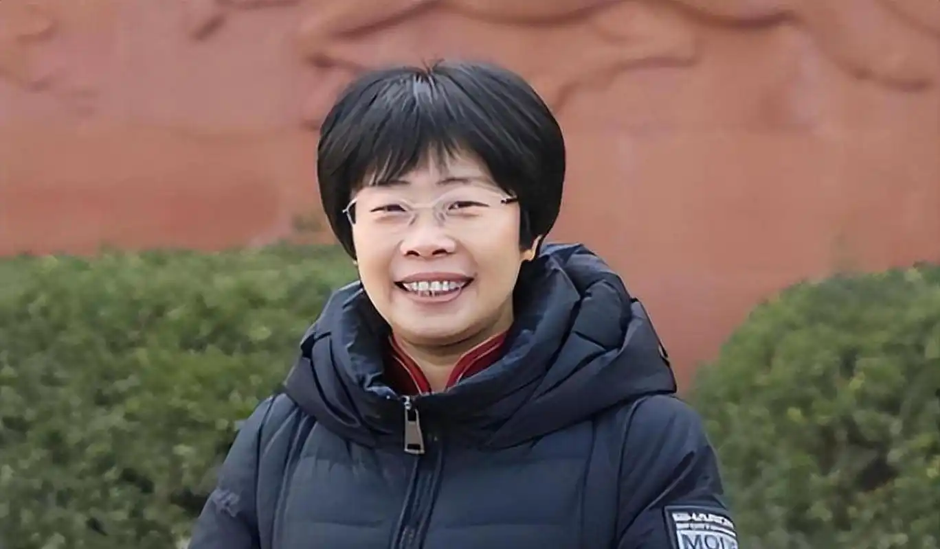 [太阳]北大才女蒙曼如今48岁依然单身,朱讯问她:"你最想嫁的男人是谁?