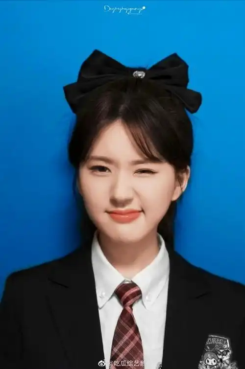 赵露思16岁证件照