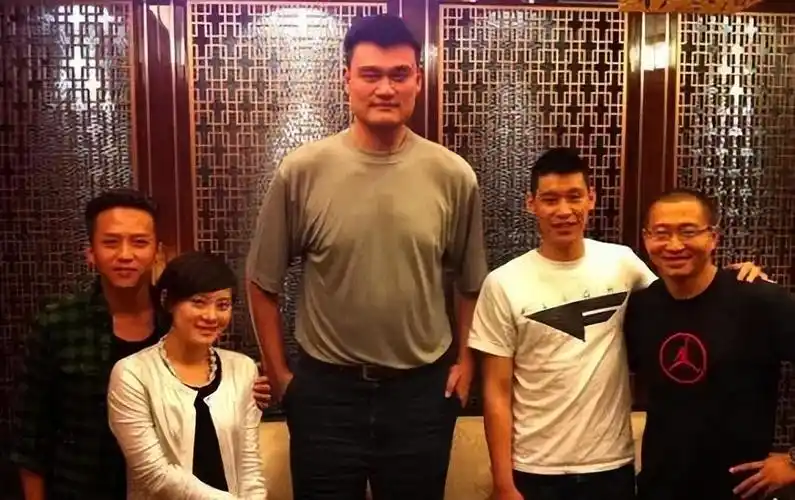 回顾姚明家人现状42岁妻子风韵犹存皮肤光亮13岁女儿身高近2米