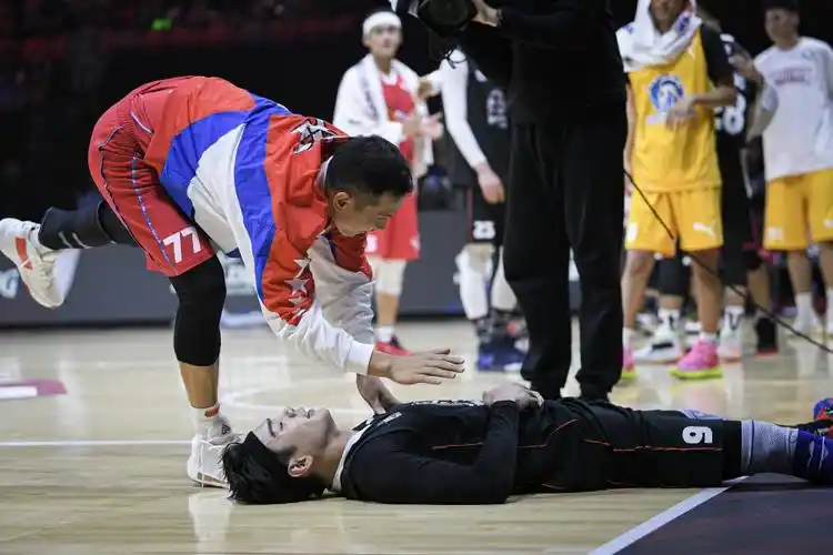 超级企鹅super3总决赛:圣骑士两连冠 李晨郑恺入选最佳阵