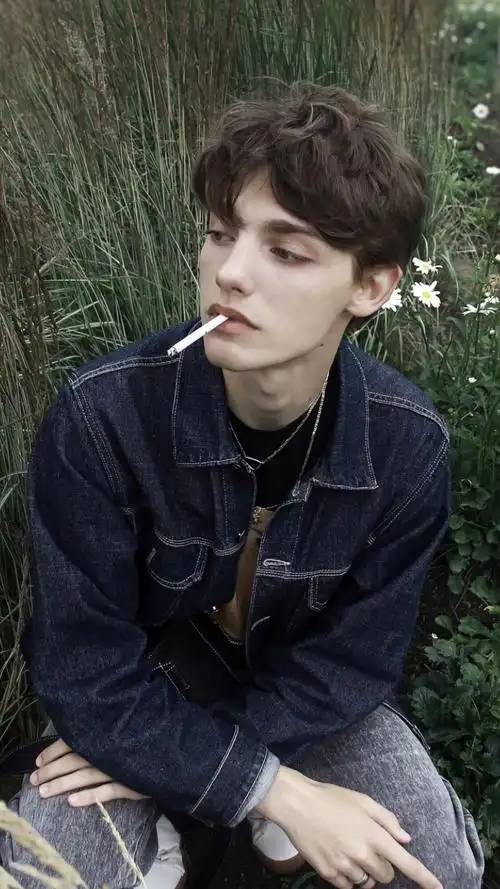 有没有qq空间背景图(超级好看那种)或者壁纸 男生?