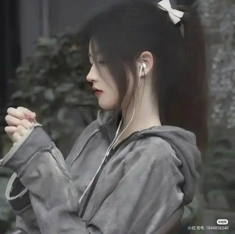 真人侧脸头像女