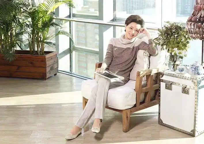 杨澜:保持一颗年轻的心,我们的人生依然有一万种可能_中国_电视_时代